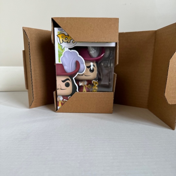 NEW! Funko Pop! Disney Villains Captain Hook #1081. - Picture 10 of 10